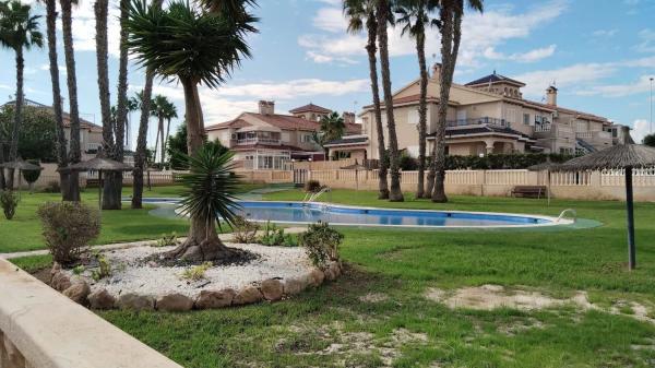 Chalet adosado en calle Pino Piñonero, 4