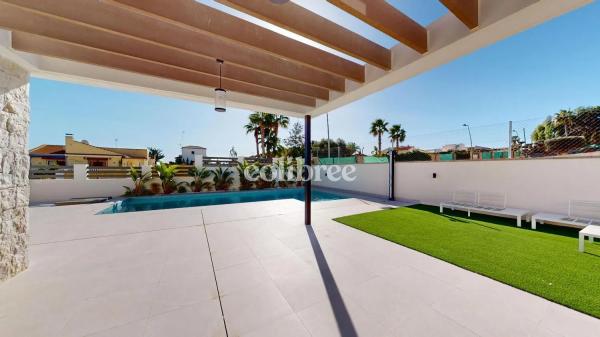 Casa independiente en avenida Torrevieja Mz Ii