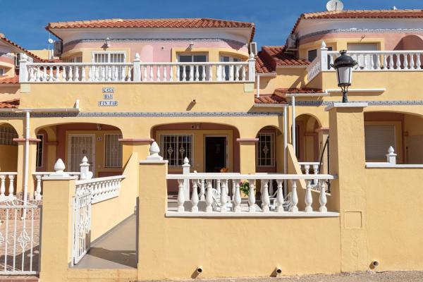 Chalet pareado en W6rg+63f Res. Las Filipinas, Spain s/n