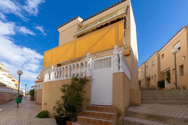 Casa independiente en calle Logroño