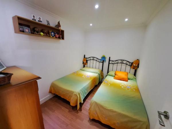 Chalet adosado en calle Claveles, 21