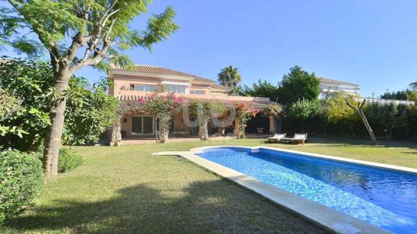 Chalet en Barrio Los Naranjos