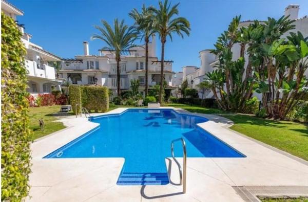 Dúplex en Urbanización Los Naranjos de Marbella