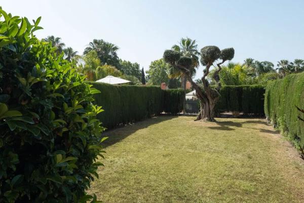 Chalet adosado en Urbanización la Alzambra