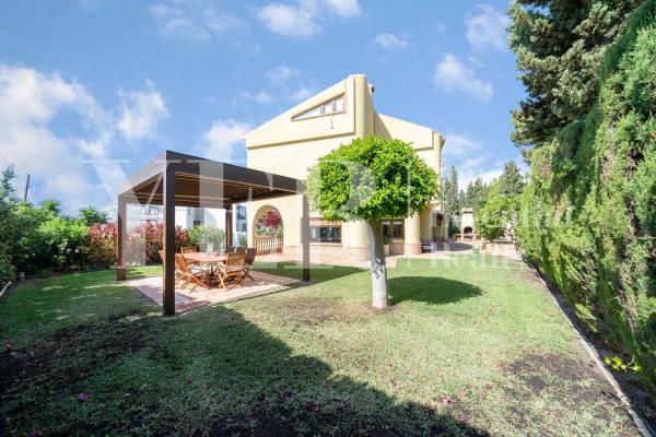 Casa independiente en avenida de Cova del Llop Marí