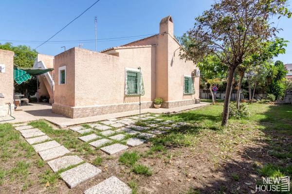 Casa independiente en calle Joan d'Àustria