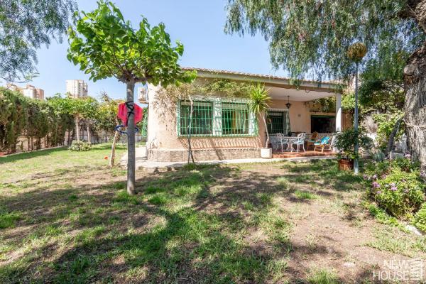 Casa independiente en calle Joan d'Àustria