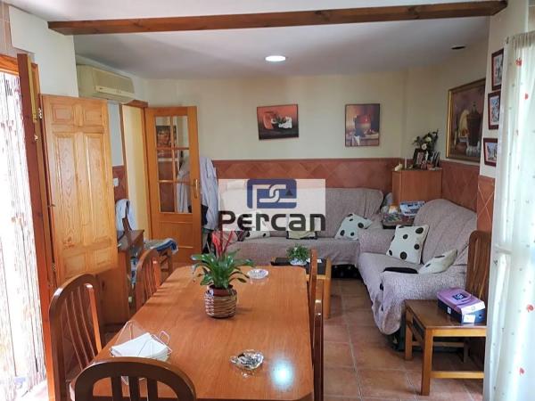 Chalet pareado en calle Creu de Maig