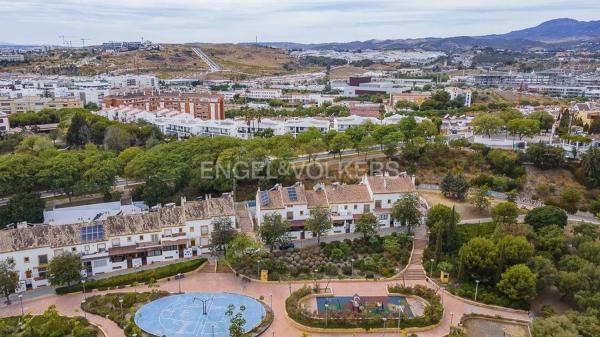 Chalet pareado en calle Gonzalo de Berceo