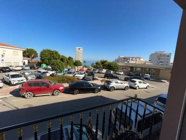 Chalet adosado en calle Cristóbal Colón, 23