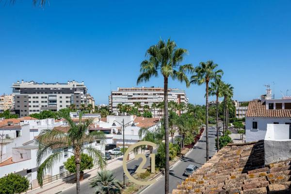 Chalet adosado en avenida Juan Carlos I, 23