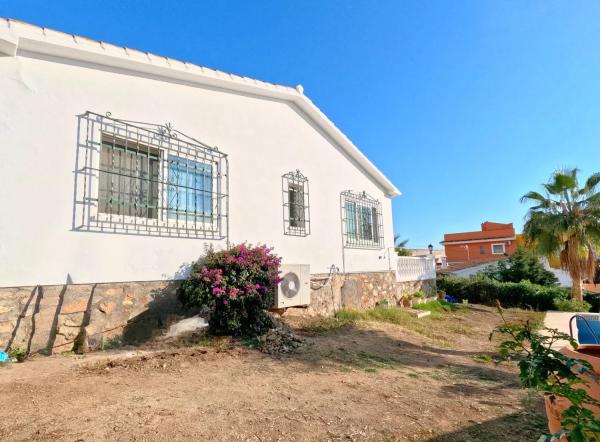 Casa independiente en calle Los Alamos