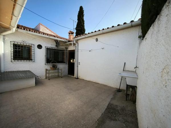 Casa independiente en avenida de la Constitución