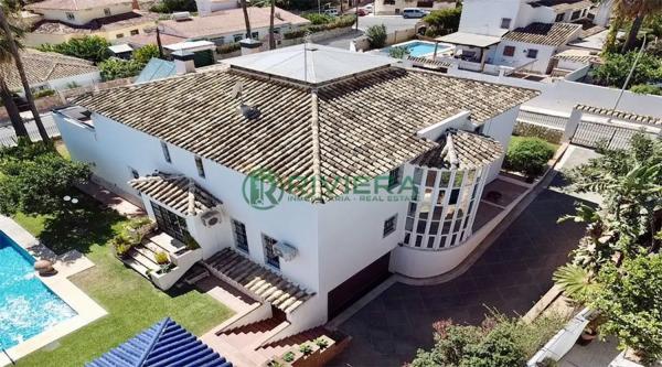 Casa independiente en avenida Imperio Argentina