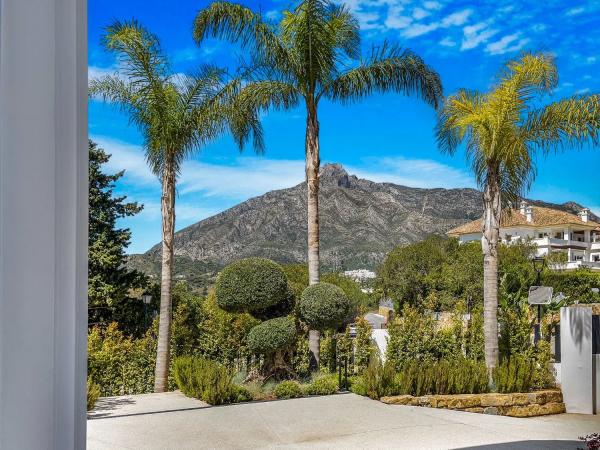 Casa independiente en Urbanización Lomas de Marbella Club, 16