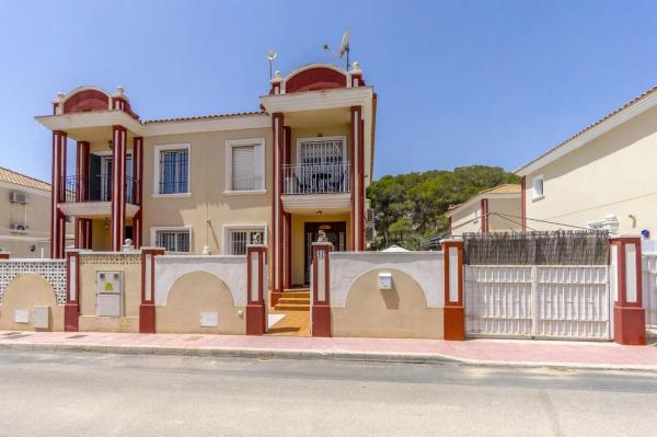 Casa independiente en calle Rosa Montero s/n