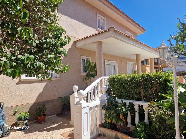 Casa independiente en avenida de Montecarlo, 41