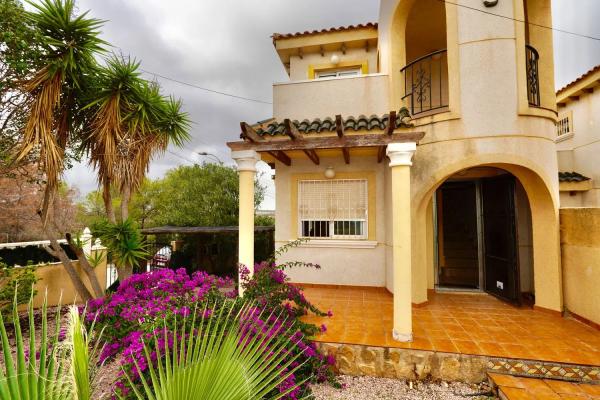 Casa independiente en pozo Blanco, 1