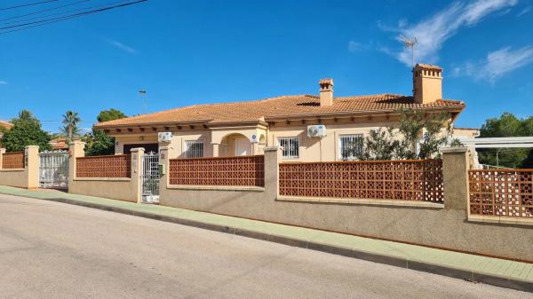 Casa independiente en calle Albaricoquero