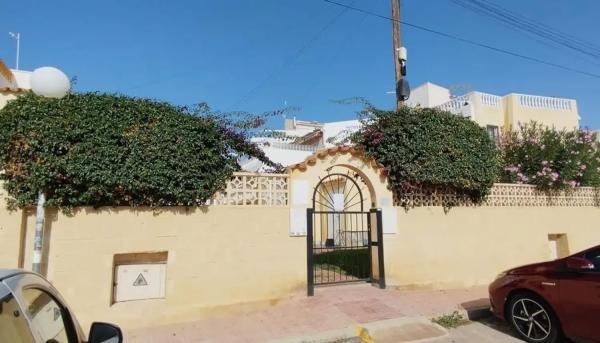 Chalet adosado en calle de las Gardenias