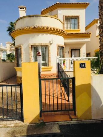 Casa independiente en calle Manuel Ferrández, 28