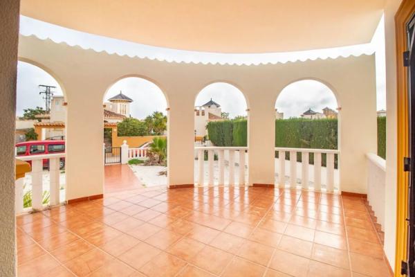 Chalet en Barrio Lomas de Cabo Roig-Los Dolses