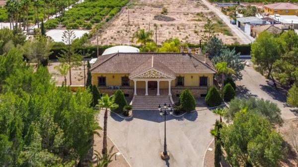 Casa independiente en calle Salida al Río