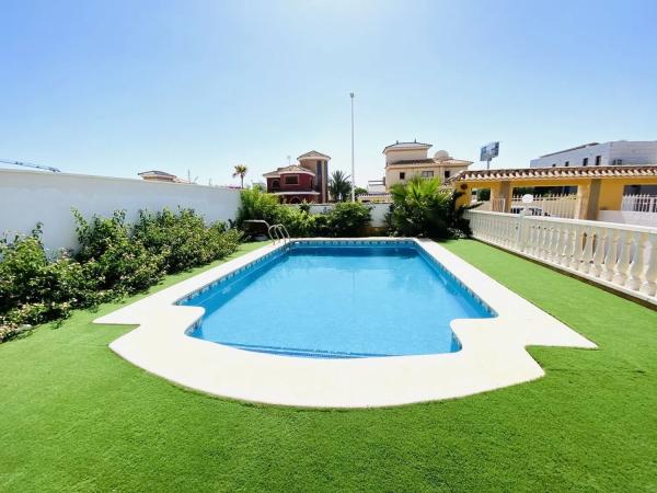 Chalet en Barrio La Zenia