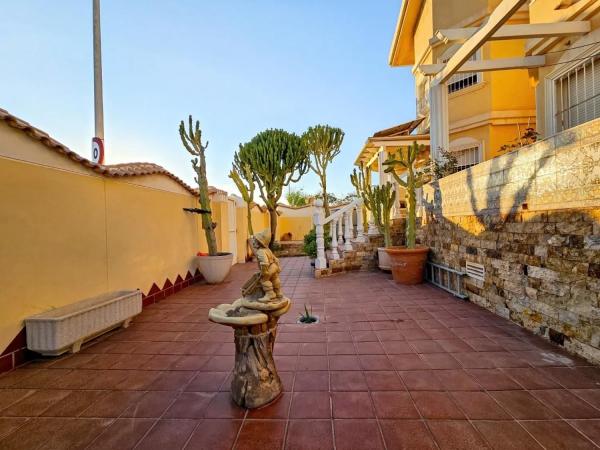 Casa independiente en calle Tabarca