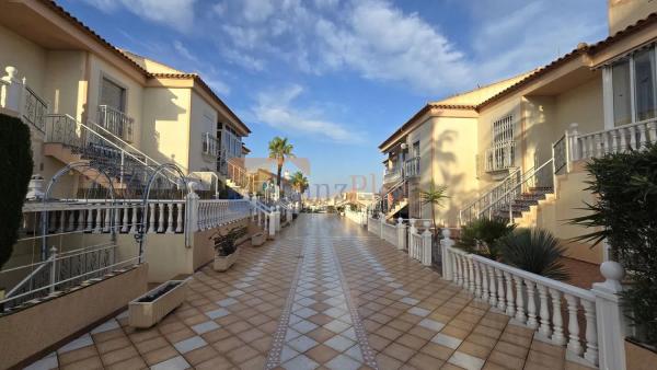 Chalet adosado en calle la Sagra