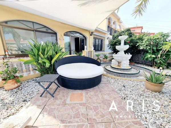 Chalet pareado en calle Estepona