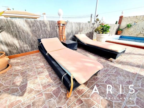 Chalet pareado en calle Estepona