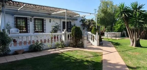 Casa independiente en Av De Los Reyes Catolicos, 76