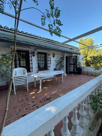 Casa independiente en Av De Los Reyes Catolicos, 76