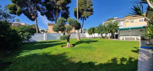 Casa independiente en calle Zorzales