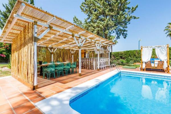 Chalet en Manantiales - Lagar - Cortijo