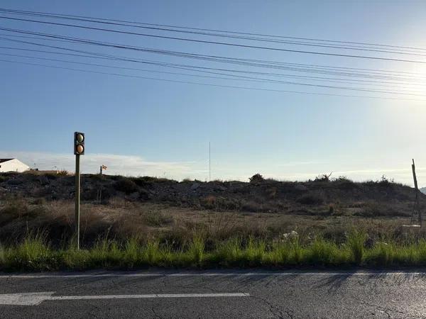 Terreno en carretera Bacarot