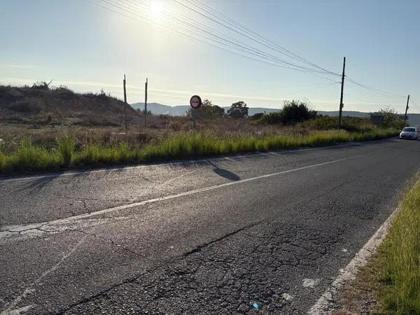 Terreno en carretera Bacarot