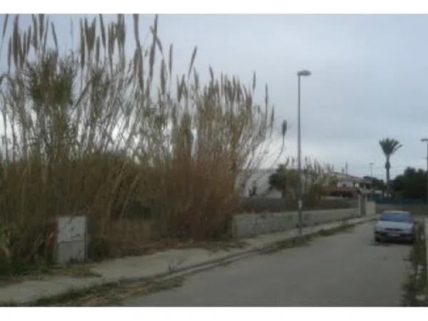 Terreno en calle Riu de La Sénia