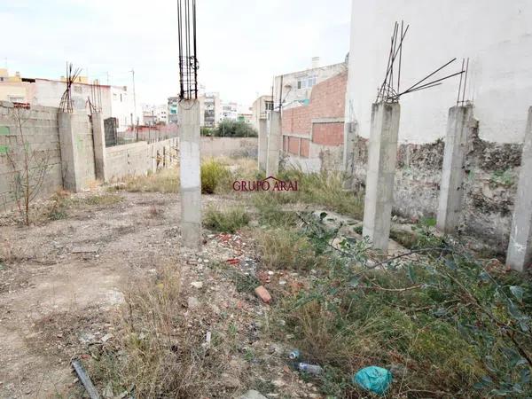 Terreno en calle de Calp, 14