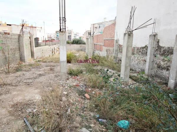 Terreno en calle de Calp, 14