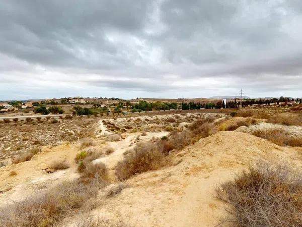 Terreno en calle Salvador y Vicente Perez Lledo