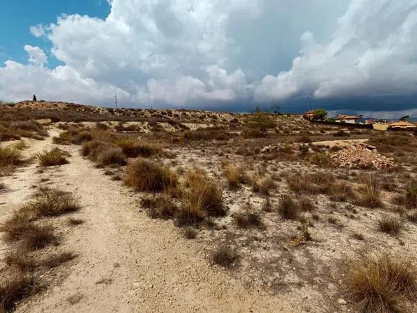 Terreno en calle Salvador y Vicente Perez Lledo