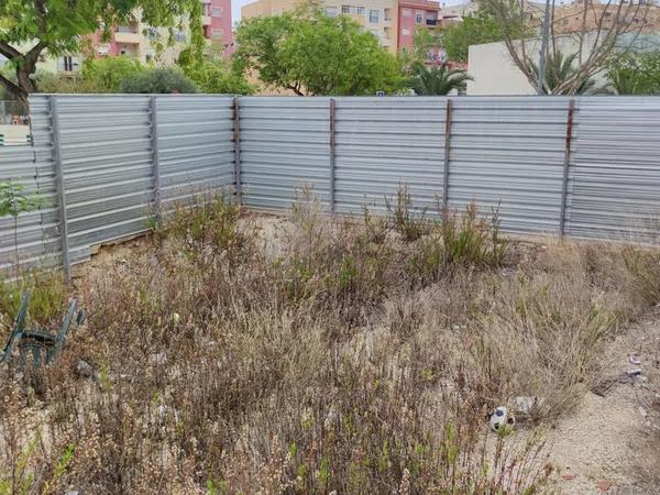 Terreno en avenida Carlos Soria, 23