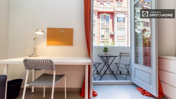 Bedroom in 5-bedroom apartment in Eixample, Valencia