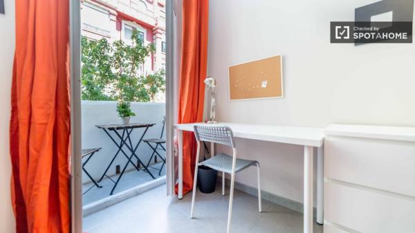 Bedroom in 5-bedroom apartment in Eixample, Valencia