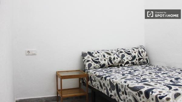 Furnished room in shared apartment in El Raval, Barcelona