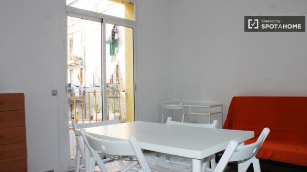 Furnished room in shared apartment in El Raval, Barcelona