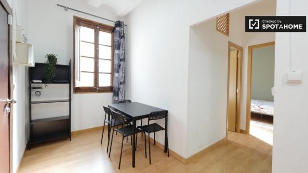 Encantadora habitación en apartamento de 3 dormitorios en El Raval, Barcelona