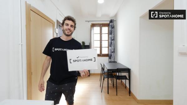 Encantadora habitación en apartamento de 3 dormitorios en El Raval, Barcelona